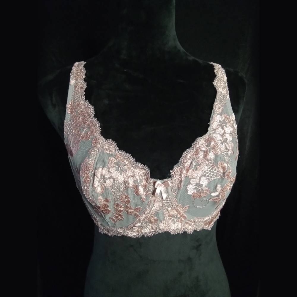 Grey pink bra